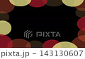 畫面上隨機移動著紅色和黃色的圓形圖案。 143130607