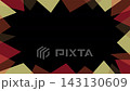 畫面上隨機移動紅色和黃色三角形圖案。 143130609