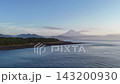 朝日に輝く富士山Mt.Fujiと三保の松原を捉えたドローン空撮（静岡県静岡市） 143200930