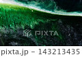 抽象藝術意象：一片深綠色的空間帷幕。 143213435