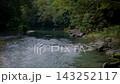 埼玉県嵐山渓谷の流れ 143252117