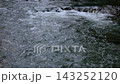 清らかな渓流の水の流れ（60fps 高フレームレート） 143252120