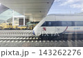 トルコ高速鉄道の車窓 すれ違う列車と駅 143262276