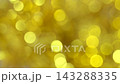黄色のキラキラ輝く玉ボケの背景 143288335
