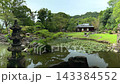 夏季，從這裡可以看到島津家族故居玉裡宅邸花園裡的池塘和茶室。 143384552