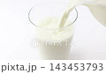 牛奶 143453793