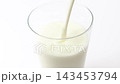 牛奶 143453794