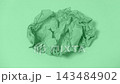 一個簡單的定格動畫循環視頻，展示了揉皺的薄荷綠紙張的開合過程。 143484902