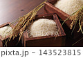 米飯放在一個方形裡 143523815