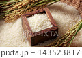 米飯放在一個方形裡 143523817