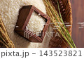 用漏杓盛裝的米飯（垂直螢幕影片） 143523821