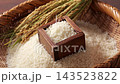盛在漏杓裡的米飯 143523822