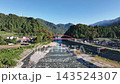 秋の空と黒部川扇状地のランドマークとして知られる愛本橋 143524307