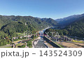 秋の空と黒部川扇状地のランドマークとして知られる愛本橋 143524309