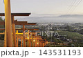 【福岡県うきは市】朝の浮羽稲荷神社に連なる鳥居と街並みの風景 143531193
