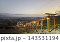 【福岡県うきは市】朝の浮羽稲荷神社に連なる鳥居と街並みの風景 143531194