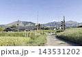 【熊本県阿蘇郡南阿蘇村】緑豊かな田園と山々に囲まれたのどかな田舎風景 143531202
