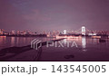東京のレインボーブリッジと噴水の夜景 143545005