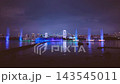 東京のレインボーブリッジと噴水の夜景 143545011