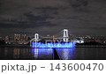 彩虹橋和噴泉的夜景 143600470