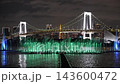 彩虹橋和噴泉的夜景 143600472