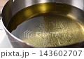 食用油を加熱するシーン 143602707