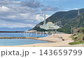 福井県の海と奥に見える もんじゅ 143659799