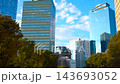 新宿超高層ビル街とコクーンタワーを見上げる青空の景観 143693052