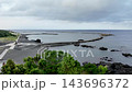 波静かな八丈島の底土海水浴場 143696372