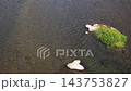 河面上波光粼粼的景色 143753827