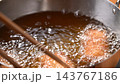 エビカツ調理中 143767186