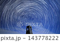 北天の星の軌跡と美しの塔 143778222