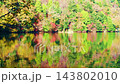 Lake Yunoko in Oku-Nikko, Nikko City, Tochigi Prefecture, is ablaze with autumn colors. 143802010