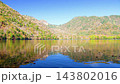 Lake Yunoko in Oku-Nikko, Nikko City, Tochigi Prefecture, is ablaze with autumn colors. 143802016