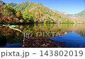 Lake Yunoko in Oku-Nikko, Nikko City, Tochigi Prefecture, is ablaze with autumn colors. 143802019
