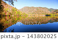Lake Yunoko in Oku-Nikko, Nikko City, Tochigi Prefecture, is ablaze with autumn colors. 143802025
