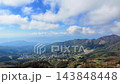 蔵王の鳥兜山から望む雄大な山並み 143848448