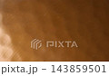 一段循環播放的視頻,背景是金屬,錘紋銅板起伏的表面在光線強度的變化下呈現出不同的形態。 一段循環播放的視頻,背景是金屬,錘紋銅板起伏的表面在光線強度的變化下呈現出不同的形態。 143859501