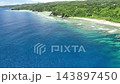 沖繩島的無人機空拍照片，展現了島嶼最北端邊戶岬周圍的景色。 143897450