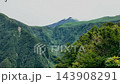 從鳥海岳五合目觀景台上看到的鳥海嶽山頂峰。 143908291