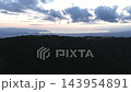 神奈川県箱根町・山並みと海湾を望む夕暮れの空撮映像 143954891